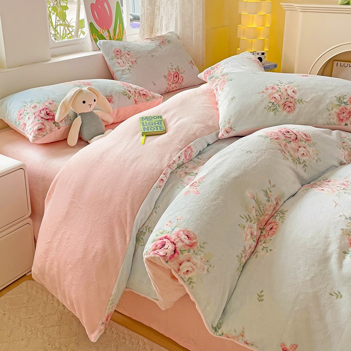 91家纺网 家纺一手货源 找家纺 暖芯优选 2025新款小清新加厚高克重牛奶绒四件套直播热款电商热款 玫瑰庄园