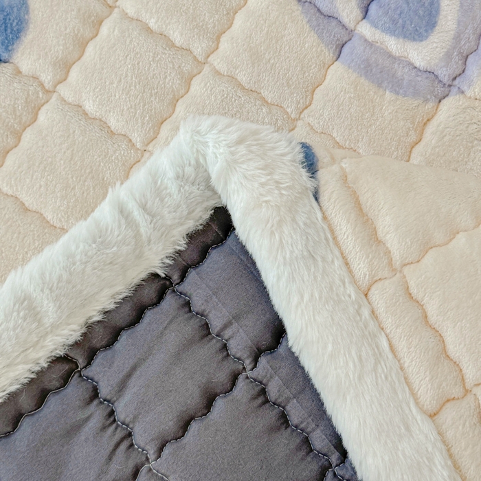 91家纺网 家纺一手货源 找家纺 澜妃 2025新款高克重牛奶绒可爱系床褥床护垫CHD CHD-蜡笔心