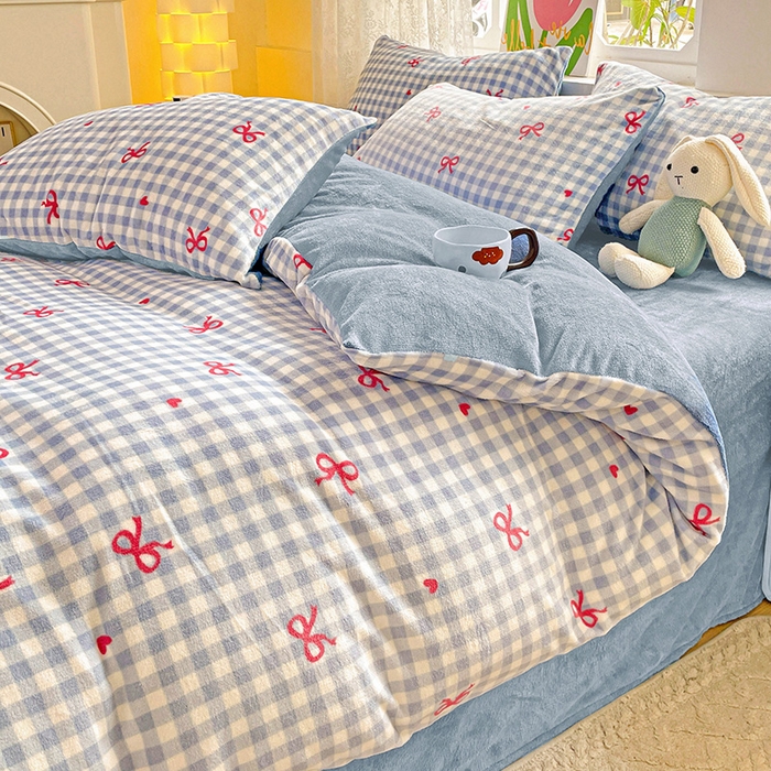 91家纺网 家纺一手货源 找家纺 暖芯优选 2025新款小清新加厚高克重牛奶绒四件套直播热款电商热款 温柔-蓝