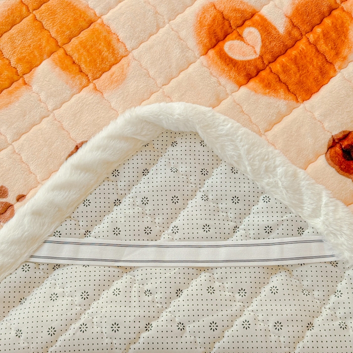 91家纺网 家纺一手货源 找家纺 澜妃 2025新款高克重牛奶绒可爱系床褥床护垫CHD CHD-巧克力熊