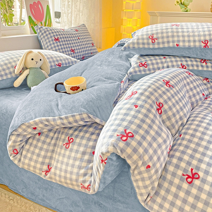 91家纺网 家纺一手货源 找家纺 暖芯优选 2025新款小清新加厚高克重牛奶绒四件套直播热款电商热款 温柔-蓝