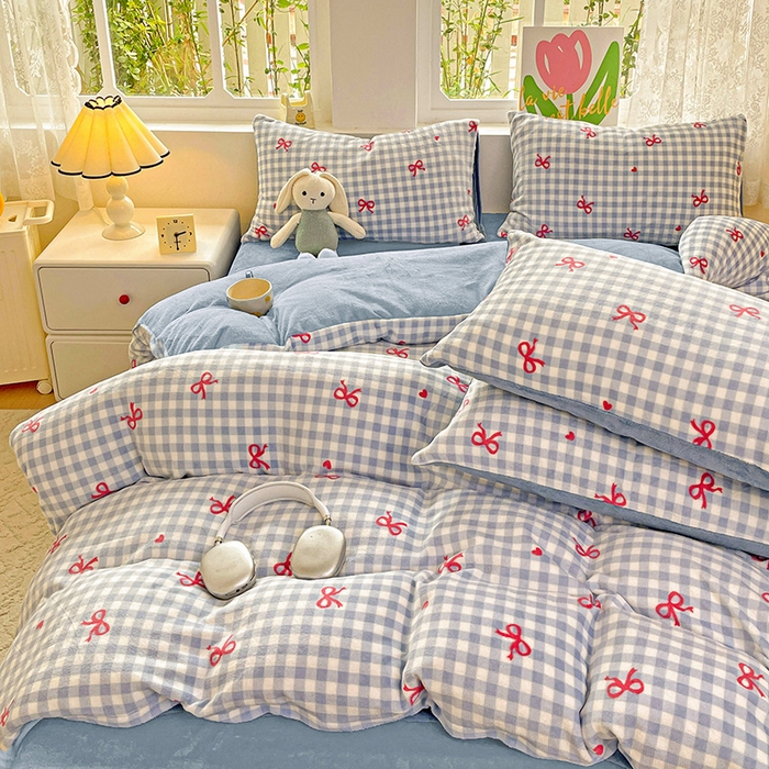 91家纺网 家纺一手货源 找家纺 暖芯优选 2025新款小清新加厚高克重牛奶绒四件套直播热款电商热款 温柔-蓝