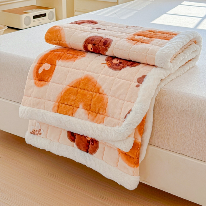 91家纺网 家纺一手货源 找家纺 澜妃 2025新款高克重牛奶绒可爱系床褥床护垫CHD CHD-巧克力熊