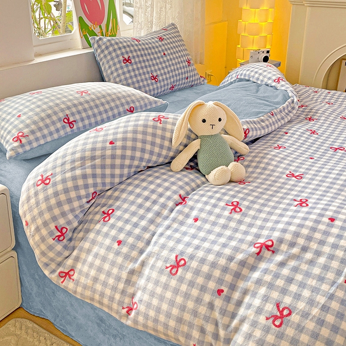 91家纺网 家纺一手货源 找家纺 暖芯优选 2025新款小清新加厚高克重牛奶绒四件套直播热款电商热款 温柔-蓝