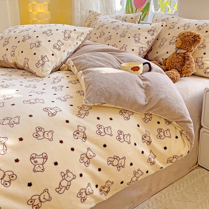 91家纺网 家纺一手货源 找家纺 暖芯优选 2025新款小清新加厚高克重牛奶绒四件套直播热款电商热款 小熊世界