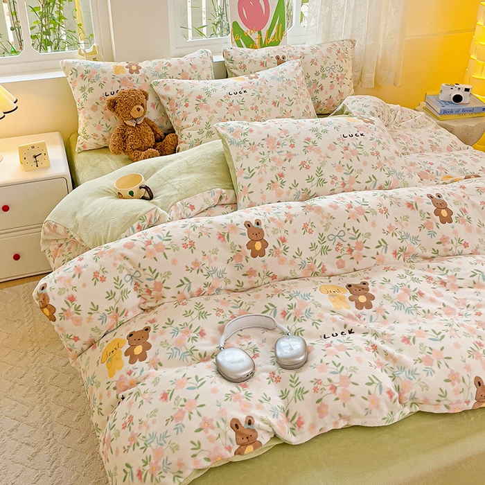 91家纺网 家纺一手货源 找家纺 暖芯优选 2025新款小清新加厚高克重牛奶绒四件套直播热款电商热款 幸运伙伴