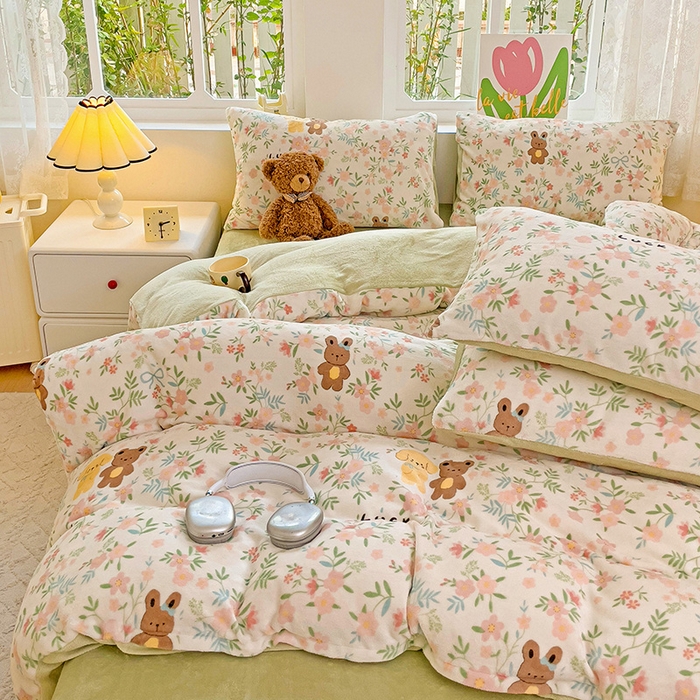 91家纺网 家纺一手货源 找家纺 暖芯优选 2025新款小清新加厚高克重牛奶绒四件套直播热款电商热款 幸运伙伴