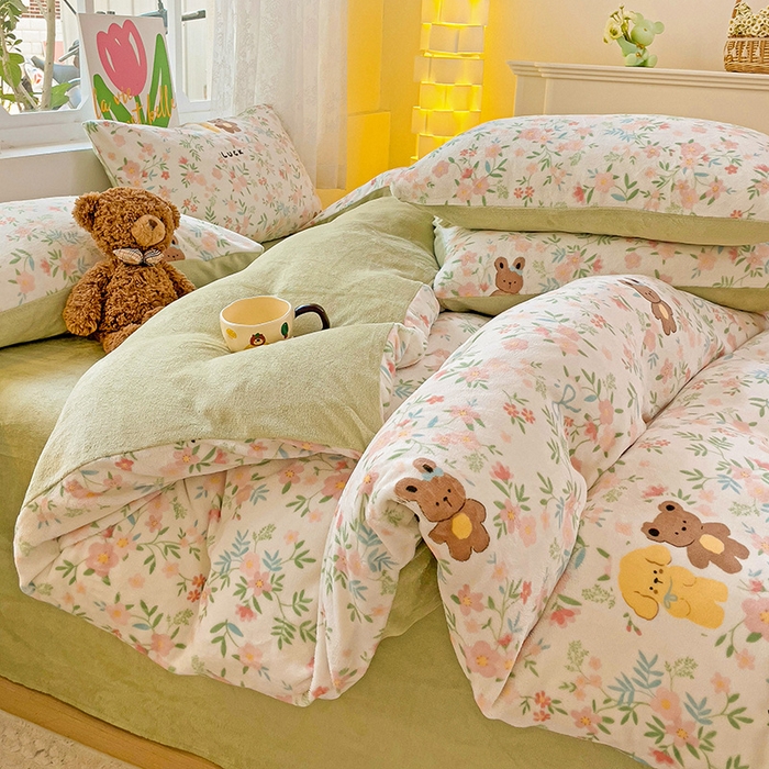 91家纺网 家纺一手货源 找家纺 暖芯优选 2025新款小清新加厚高克重牛奶绒四件套直播热款电商热款 幸运伙伴