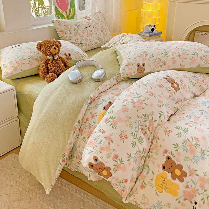 91家纺网 家纺一手货源 找家纺 暖芯优选 2025新款小清新加厚高克重牛奶绒四件套直播热款电商热款 幸运伙伴