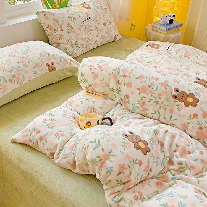 91家纺网 家纺一手货源 找家纺 暖芯优选 2025新款小清新加厚高克重牛奶绒四件套直播热款电商热款 幸运伙伴