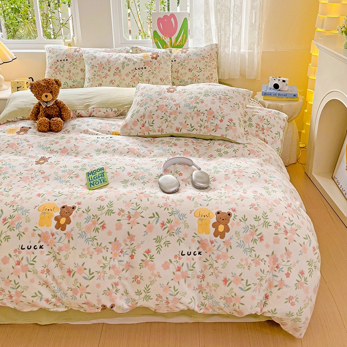 91家纺网 家纺一手货源 找家纺 暖芯优选 2025新款小清新加厚高克重牛奶绒四件套直播热款电商热款 幸运伙伴