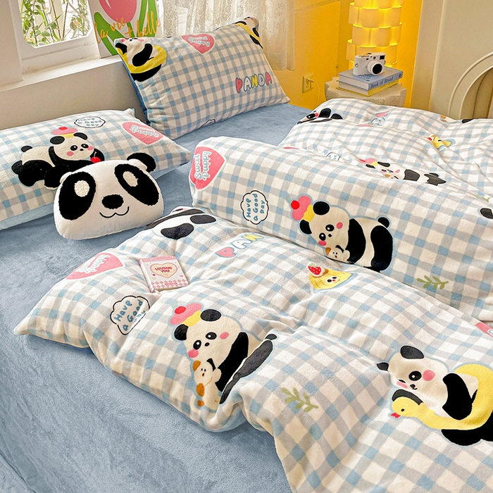 91家纺网 家纺一手货源 找家纺 暖芯优选 2025新款小清新加厚高克重牛奶绒四件套直播热款电商热款 熊猫花花