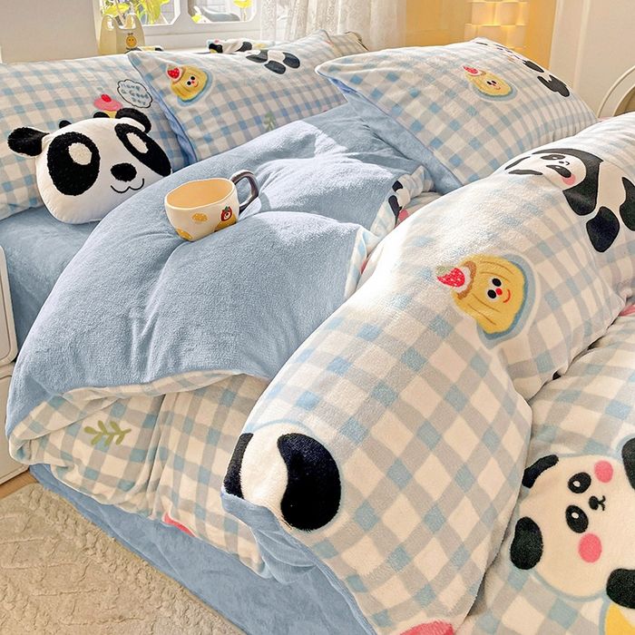 91家纺网 家纺一手货源 找家纺 暖芯优选 2025新款小清新加厚高克重牛奶绒四件套直播热款电商热款 熊猫花花