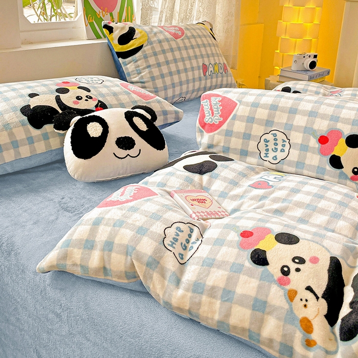 91家纺网 家纺一手货源 找家纺 暖芯优选 2025新款小清新加厚高克重牛奶绒四件套直播热款电商热款 熊猫花花