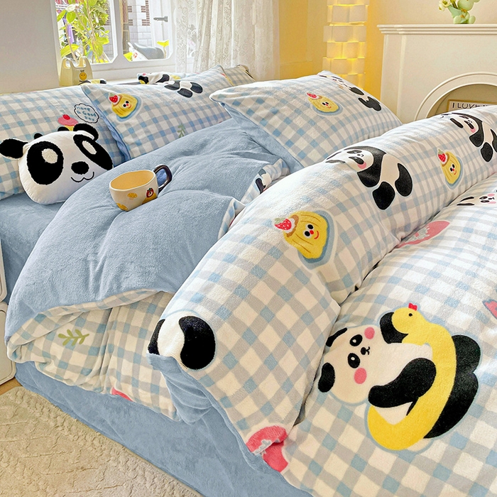 91家纺网 家纺一手货源 找家纺 暖芯优选 2025新款小清新加厚高克重牛奶绒四件套直播热款电商热款 熊猫花花