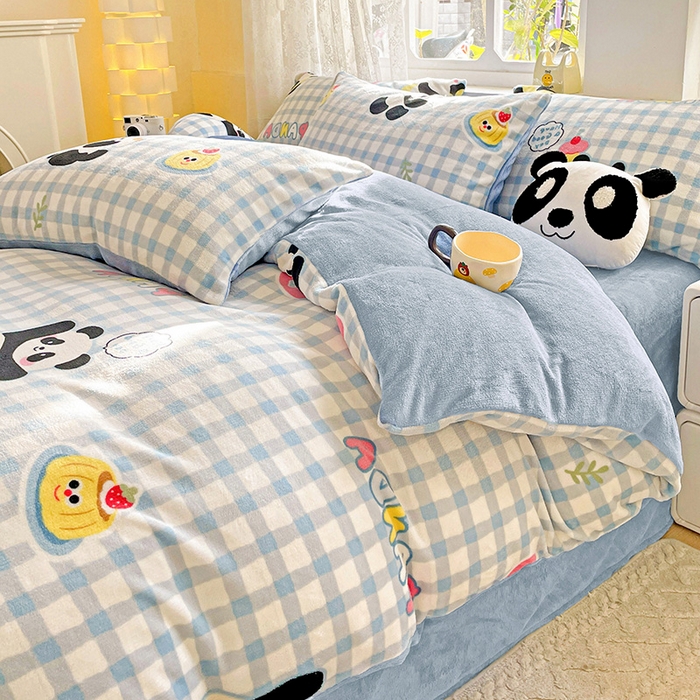 91家纺网 家纺一手货源 找家纺 暖芯优选 2025新款小清新加厚高克重牛奶绒四件套直播热款电商热款 熊猫花花