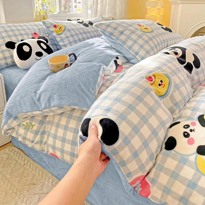 91家纺网 家纺一手货源 找家纺 暖芯优选 2025新款小清新加厚高克重牛奶绒四件套直播热款电商热款 熊猫花花