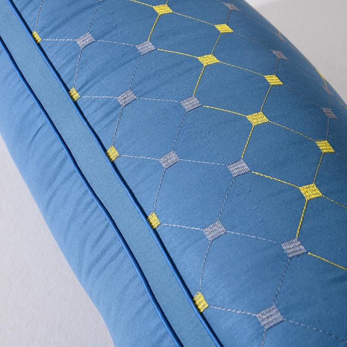 91家纺网 家纺一手货源 找家纺 小叮当家纺仓储工厂店 2025新款磨毛羽丝绒枕头枕芯--满天星 立体蓝