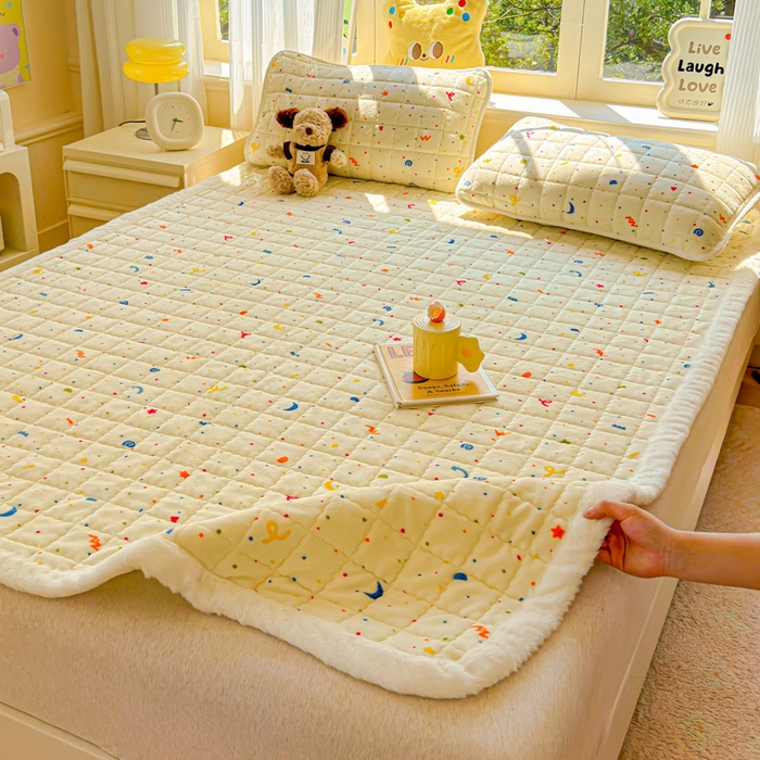 91家纺网 家纺一手货源 找家纺 澜妃 2025新款高克重牛奶绒可爱系床褥床护垫CHD CHD-芝士酪