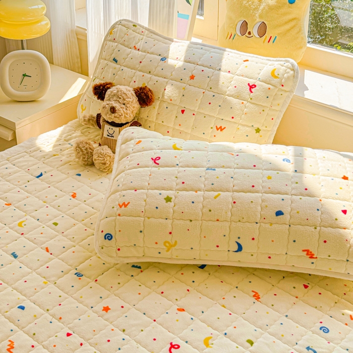 91家纺网 家纺一手货源 找家纺 澜妃 2025新款高克重牛奶绒可爱系床褥床护垫CHD CHD-芝士酪