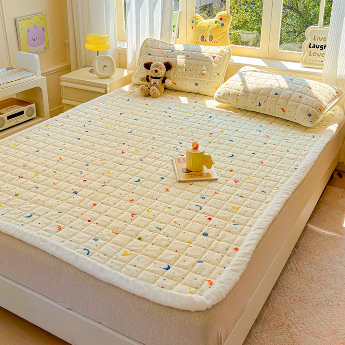 91家纺网 家纺一手货源 找家纺 澜妃 2025新款高克重牛奶绒可爱系床褥床护垫CHD CHD-芝士酪