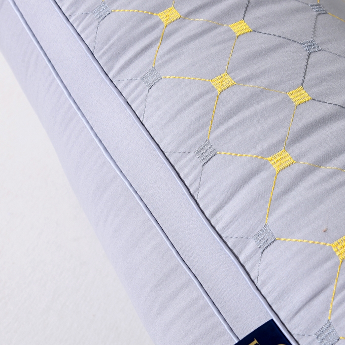 91家纺网 家纺一手货源 找家纺 小叮当家纺仓储工厂店 2025新款磨毛羽丝绒枕头枕芯--满天星 立体灰