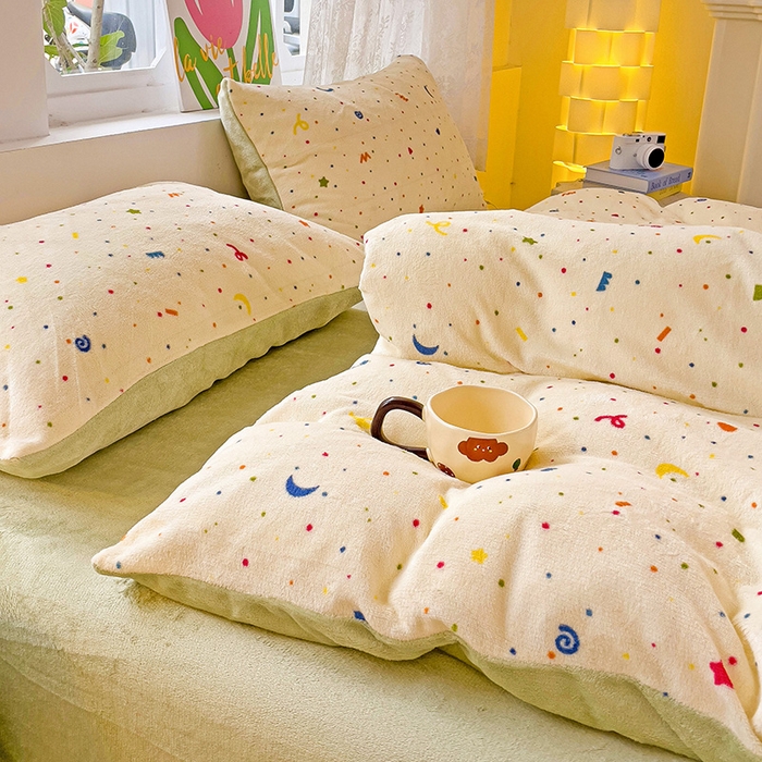 91家纺网 家纺一手货源 找家纺 暖芯优选 2025新款小清新加厚高克重牛奶绒四件套直播热款电商热款 彩虹堂绿