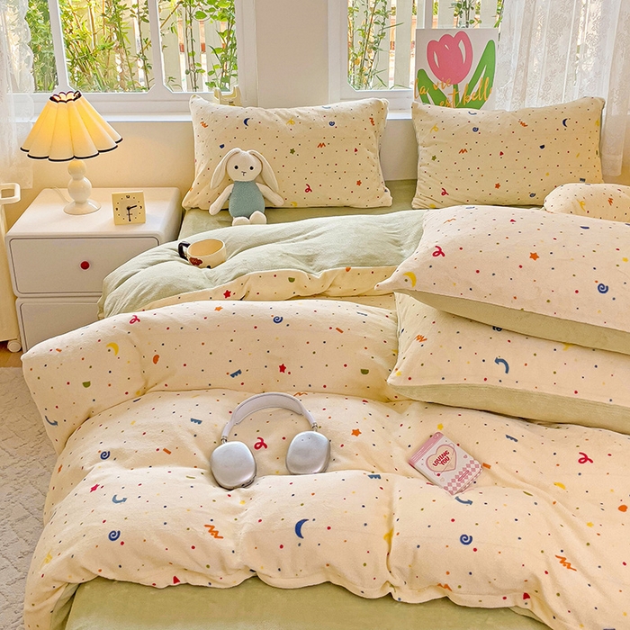 91家纺网 家纺一手货源 找家纺 暖芯优选 2025新款小清新加厚高克重牛奶绒四件套直播热款电商热款 彩虹堂绿