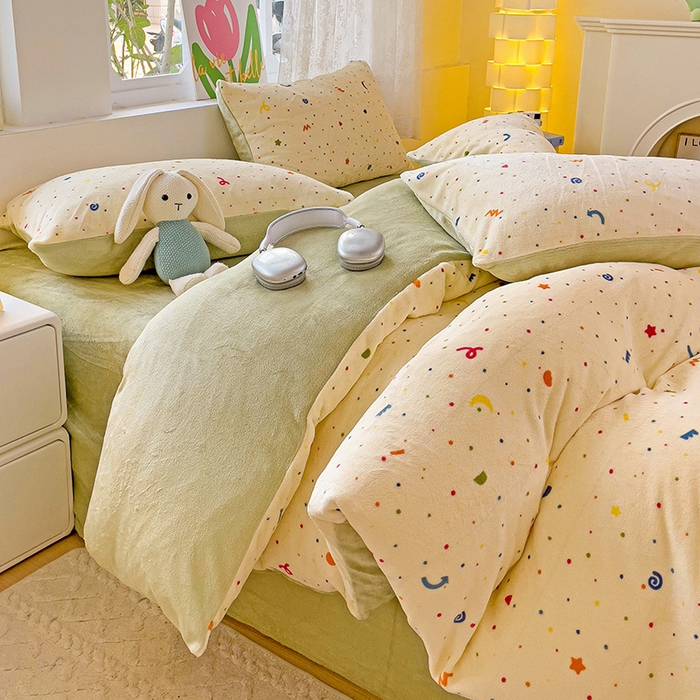 91家纺网 家纺一手货源 找家纺 暖芯优选 2025新款小清新加厚高克重牛奶绒四件套直播热款电商热款 彩虹堂绿