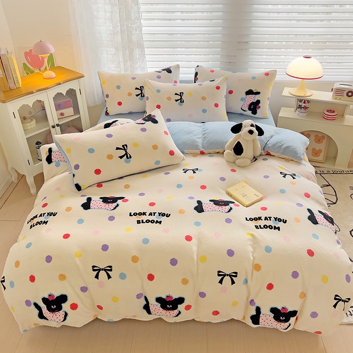 91家纺网 家纺一手货源 找家纺 暖芯优选 2025新款小清新加厚高克重牛奶绒四件套直播热款电商热款 汪汪仙贝