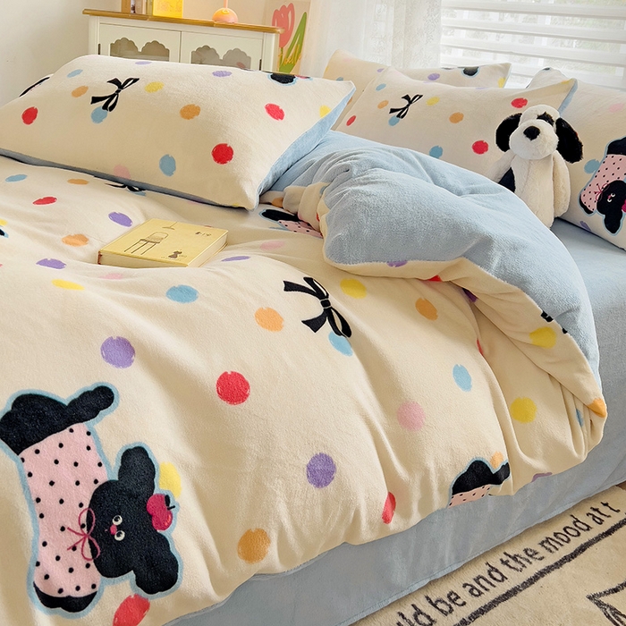 91家纺网 家纺一手货源 找家纺 暖芯优选 2025新款小清新加厚高克重牛奶绒四件套直播热款电商热款 汪汪仙贝