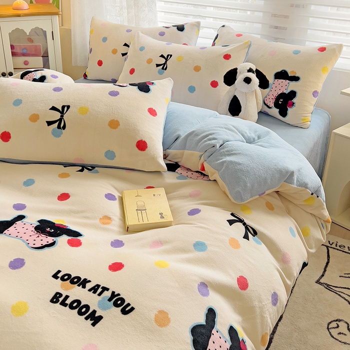 91家纺网 家纺一手货源 找家纺 暖芯优选 2025新款小清新加厚高克重牛奶绒四件套直播热款电商热款 汪汪仙贝