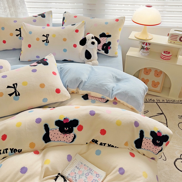 91家纺网 家纺一手货源 找家纺 暖芯优选 2025新款小清新加厚高克重牛奶绒四件套直播热款电商热款 汪汪仙贝