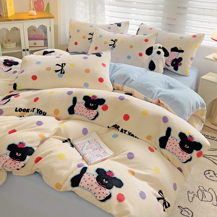 91家纺网 家纺一手货源 找家纺 暖芯优选 2025新款小清新加厚高克重牛奶绒四件套直播热款电商热款 汪汪仙贝