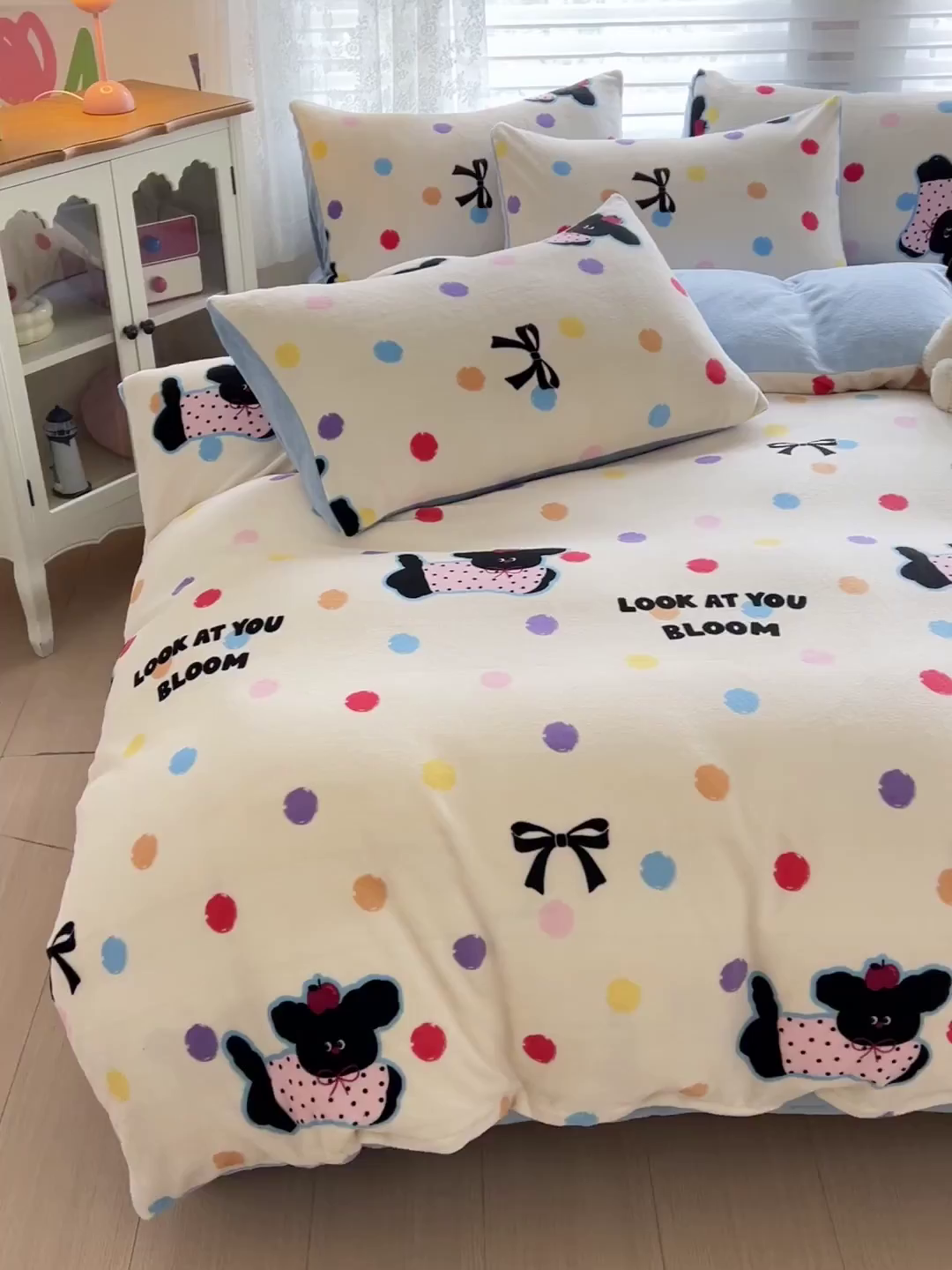 91家纺网 家纺一手货源 找家纺 暖芯优选 2025新款小清新加厚高克重牛奶绒四件套直播热款电商热款 汪汪仙贝