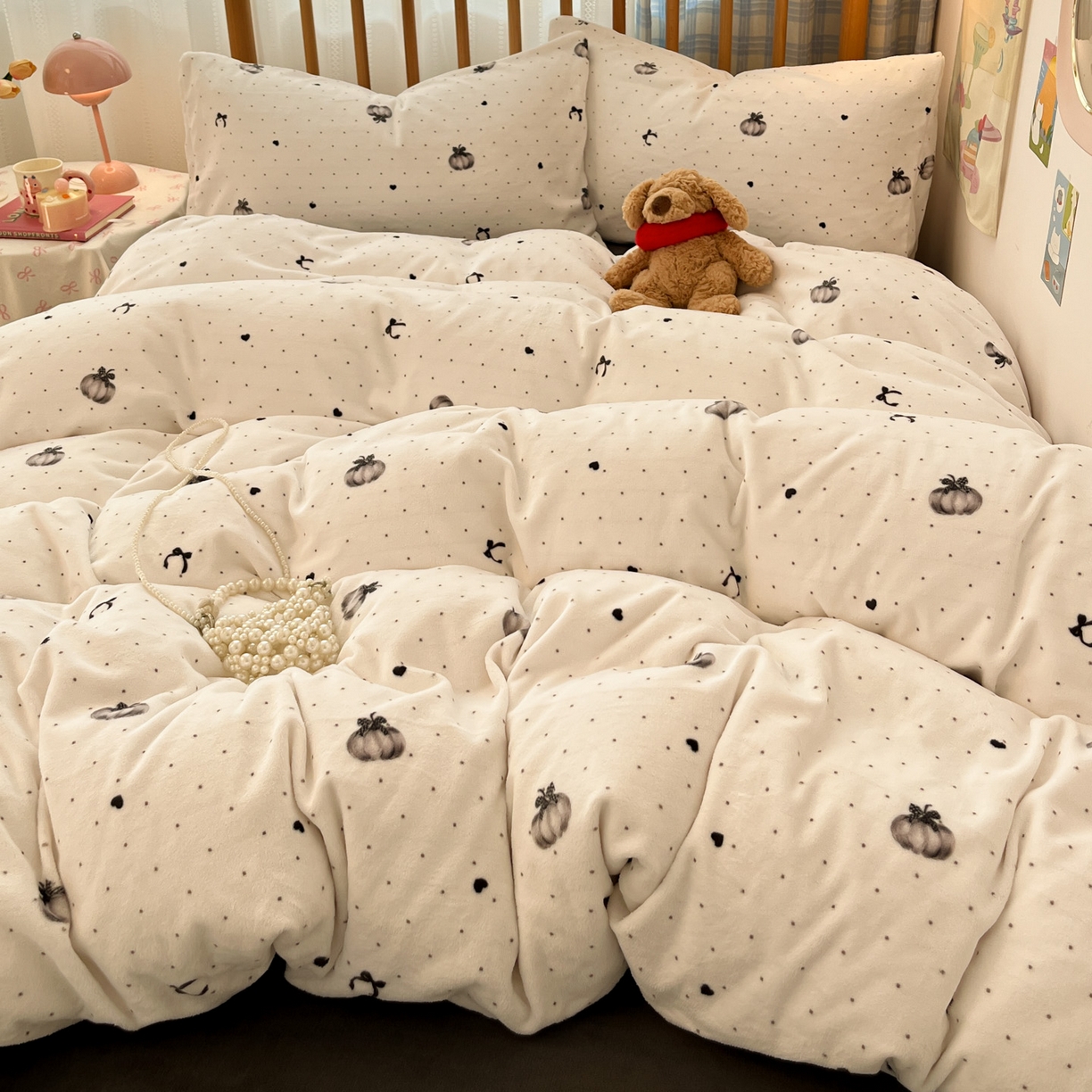 91家纺网 家纺一手货源 找家纺 小叮当家纺仓储工厂店 2025新款牛奶绒印花四件套 简韵南瓜