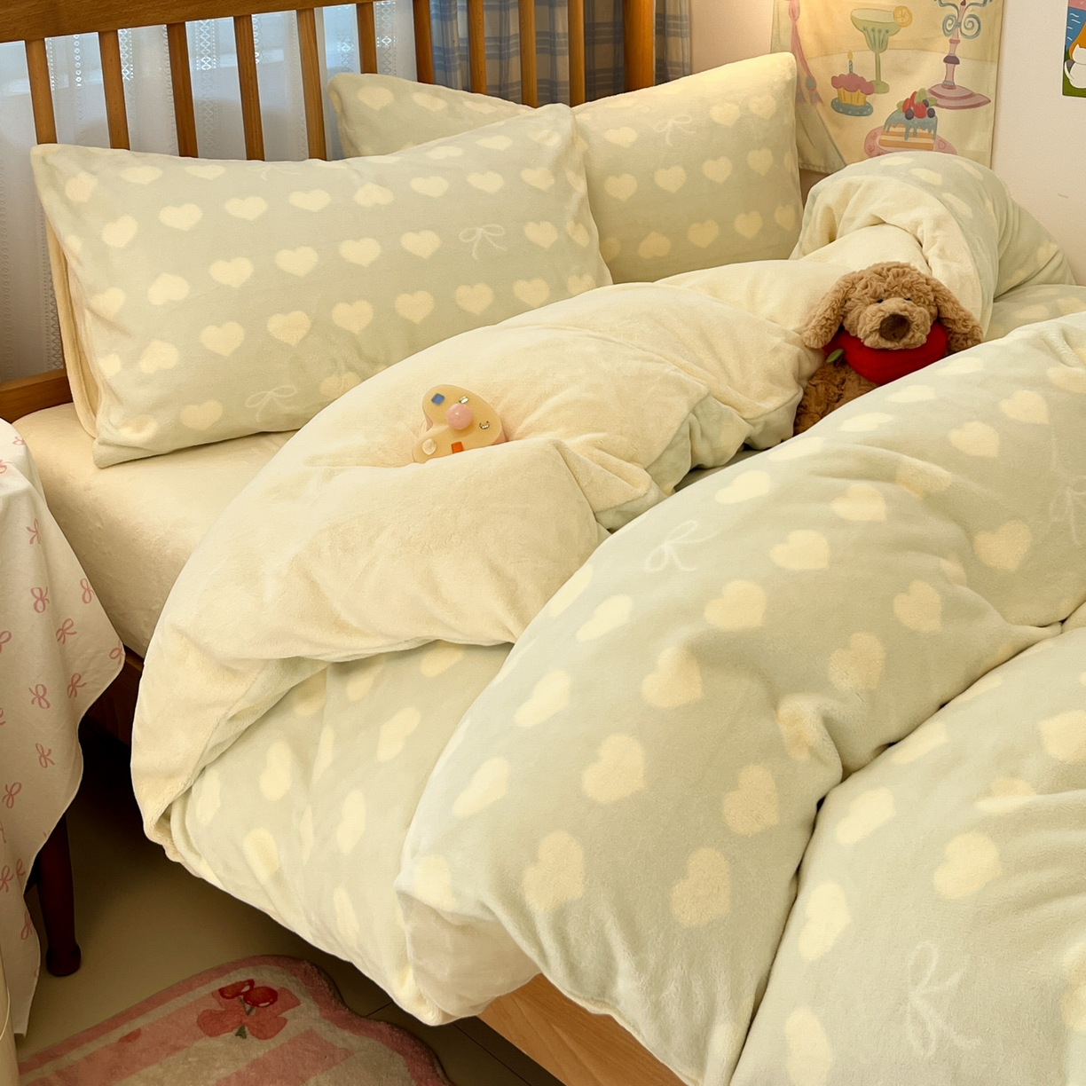 91家纺网 家纺一手货源 找家纺 小叮当家纺仓储工厂店 2025新款牛奶绒印花四件套 爱心蝴蝶结