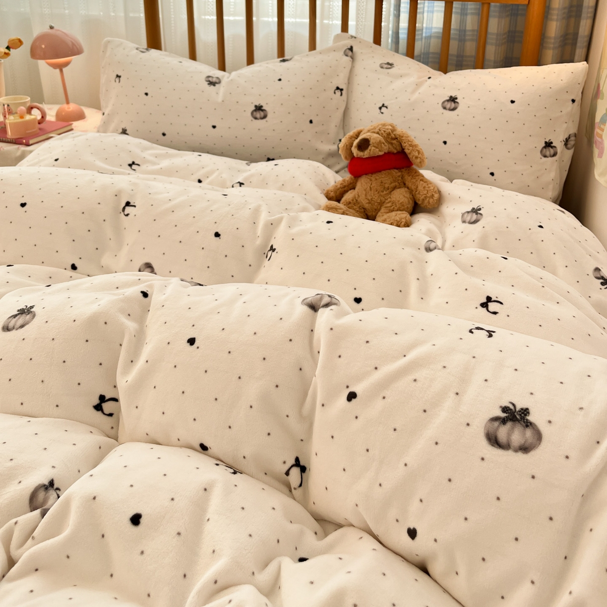 91家纺网 家纺一手货源 找家纺 小叮当家纺仓储工厂店 2025新款牛奶绒印花四件套 简韵南瓜