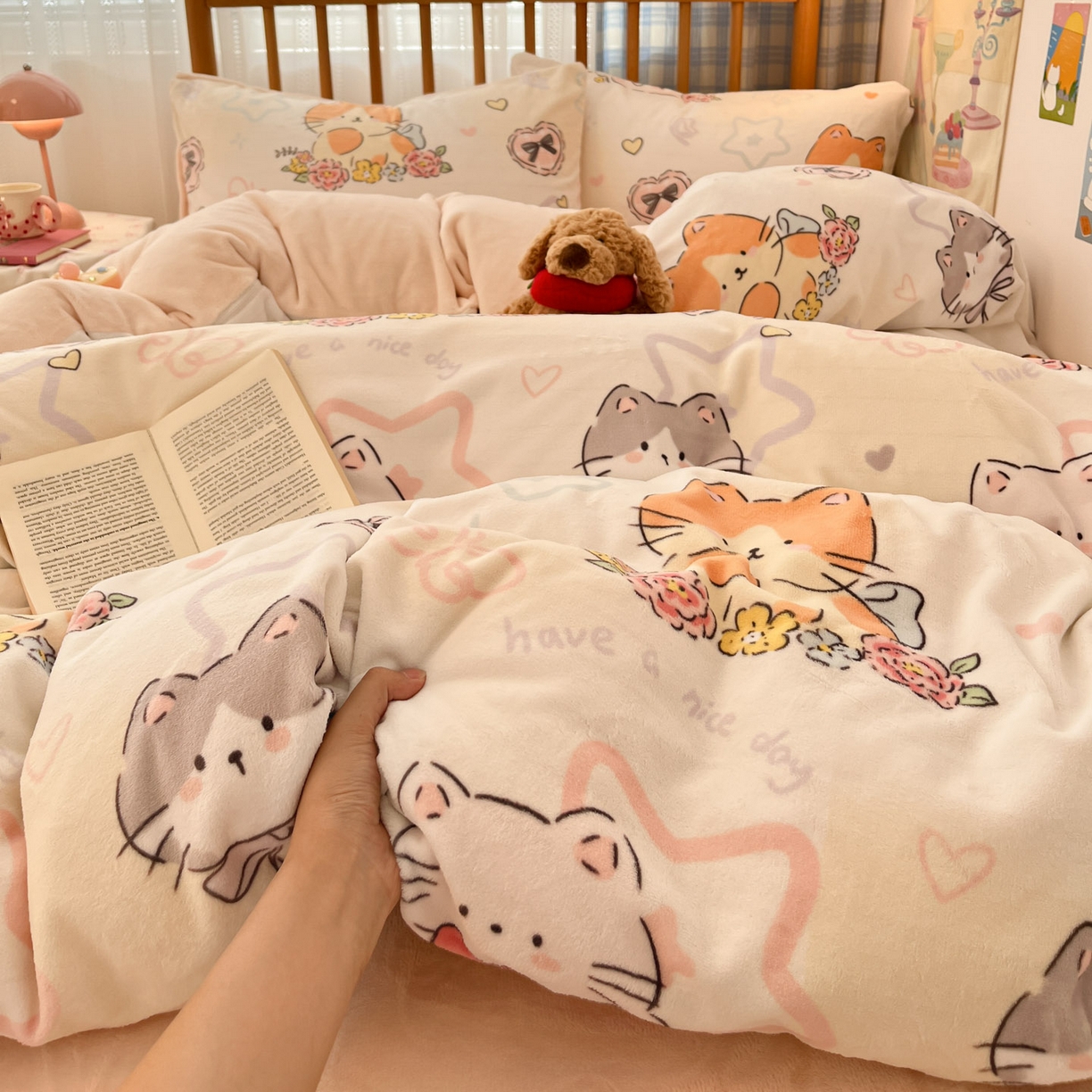 91家纺网 家纺一手货源 找家纺 小叮当家纺仓储工厂店 2025新款牛奶绒印花四件套 喵影仙花