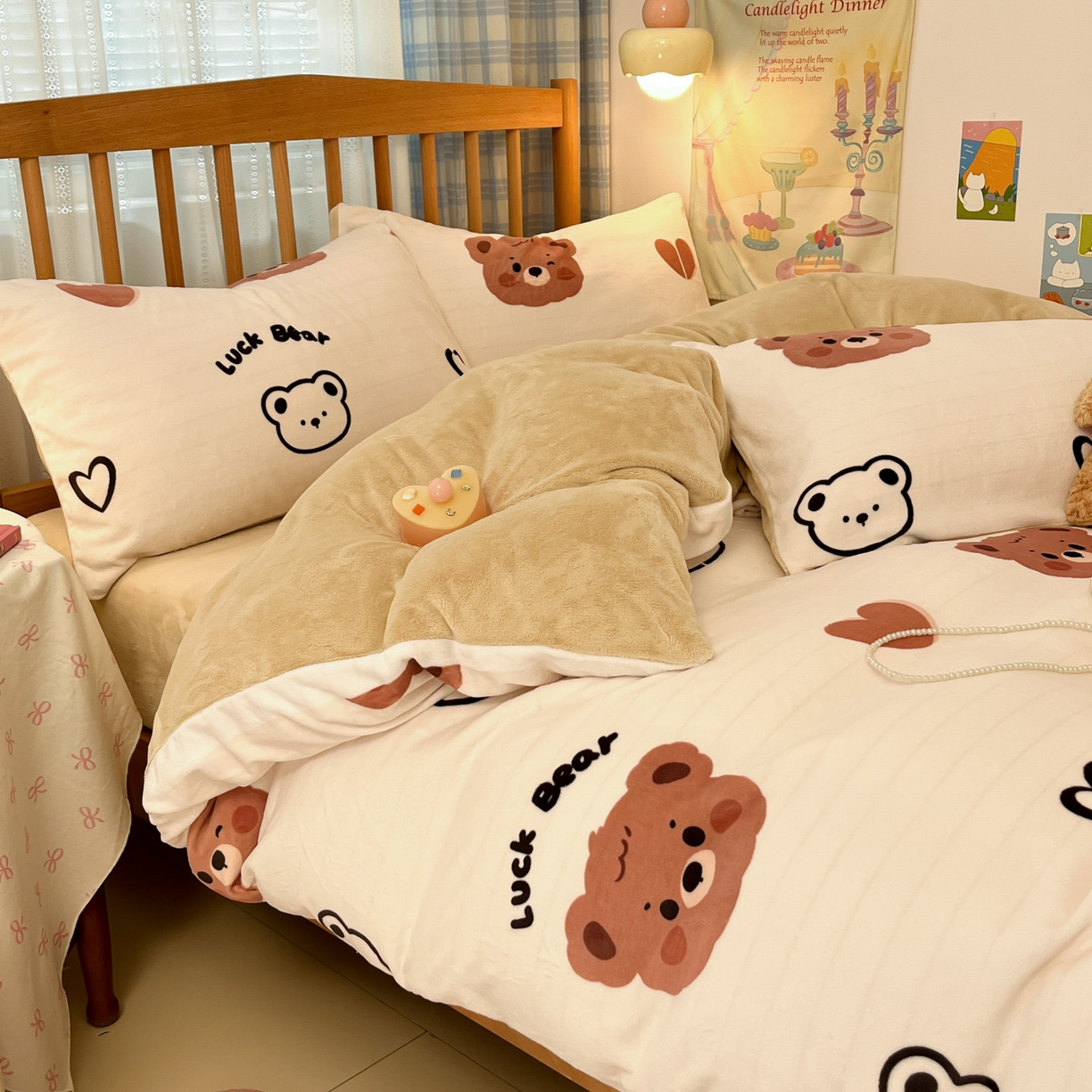 91家纺网 家纺一手货源 找家纺 小叮当家纺仓储工厂店 2025新款牛奶绒印花四件套 小熊心旅