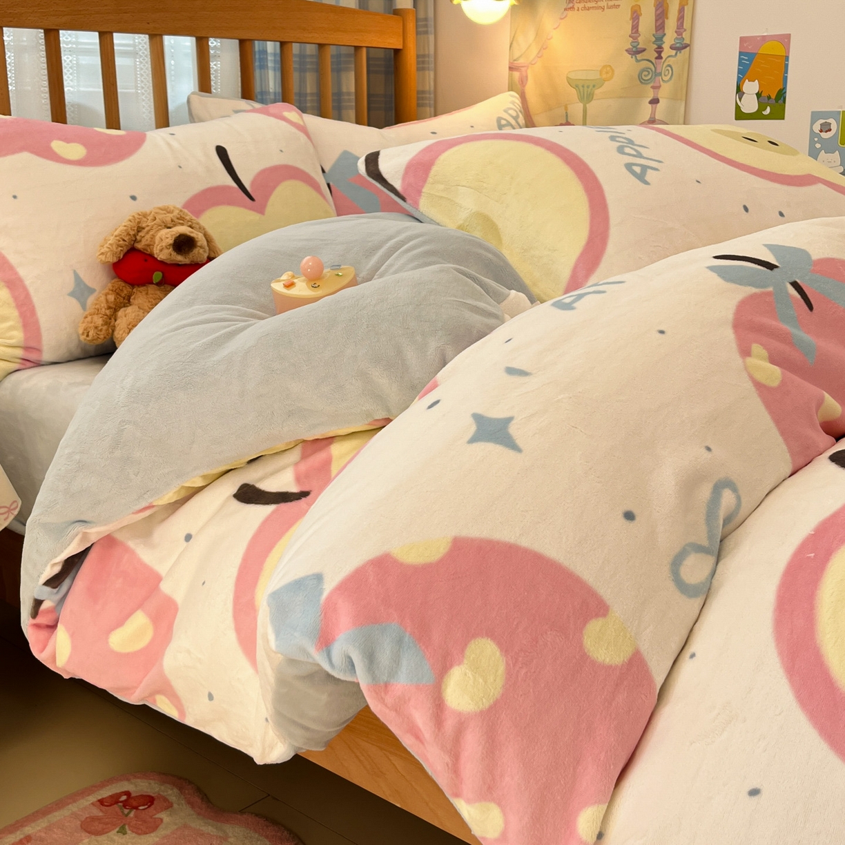 91家纺网 家纺一手货源 找家纺 小叮当家纺仓储工厂店 2025新款牛奶绒印花四件套 平安果