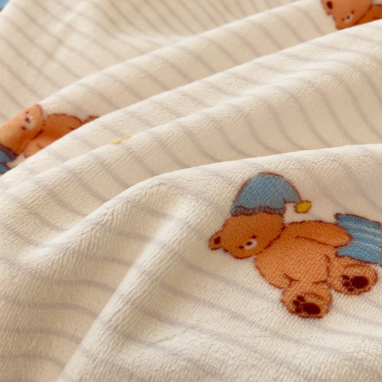 91家纺网 家纺一手货源 找家纺 小叮当家纺仓储工厂店 2025新款牛奶绒印花四件套 暖熊星芒