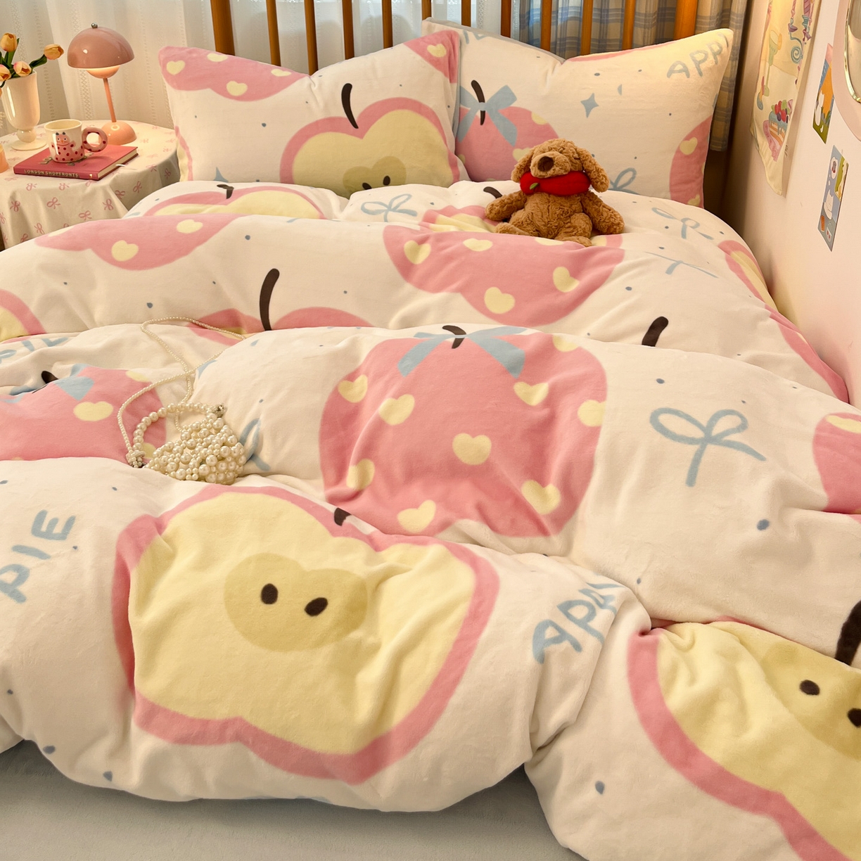 91家纺网 家纺一手货源 找家纺 小叮当家纺仓储工厂店 2025新款牛奶绒印花四件套 平安果