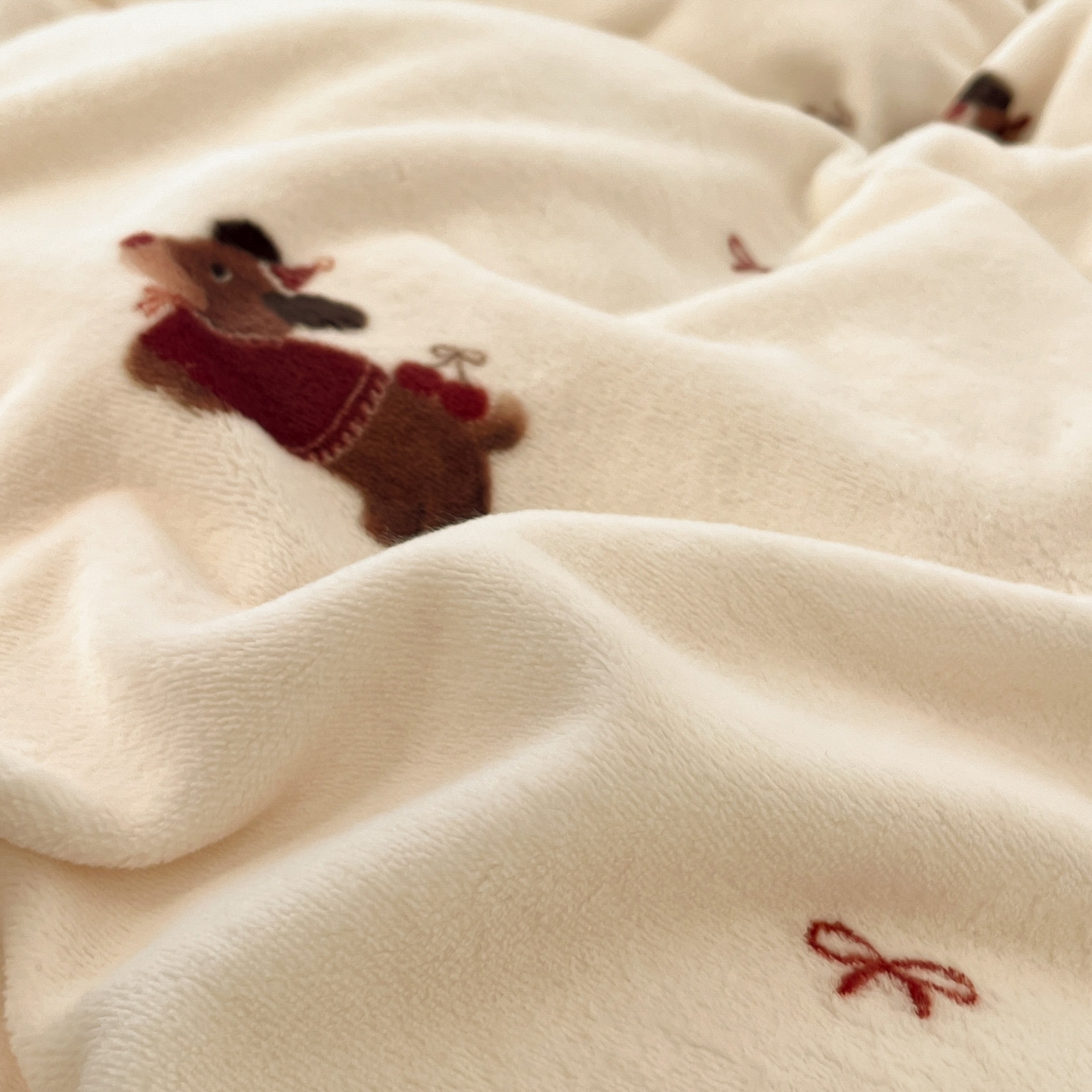 91家纺网 家纺一手货源 找家纺 小叮当家纺仓储工厂店 2025新款牛奶绒印花四件套 绯色腊肠趣