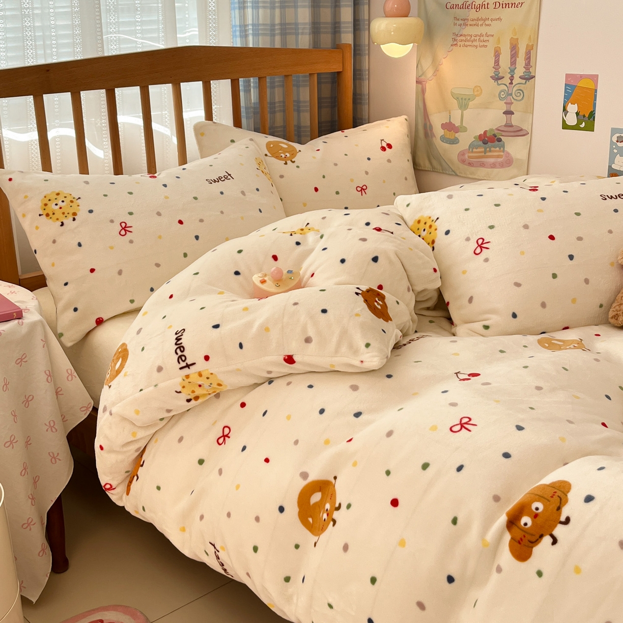 91家纺网 家纺一手货源 找家纺 小叮当家纺仓储工厂店 2025新款牛奶绒印花四件套 饼干派对