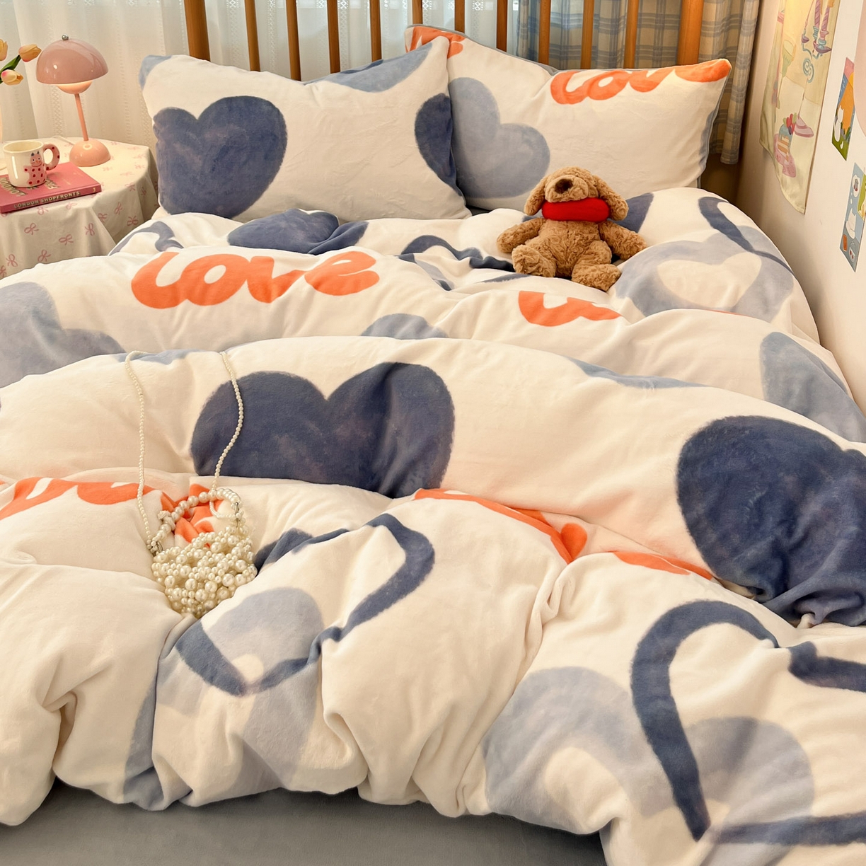 91家纺网 家纺一手货源 找家纺 小叮当家纺仓储工厂店 2025新款牛奶绒印花四件套 爱心絮语