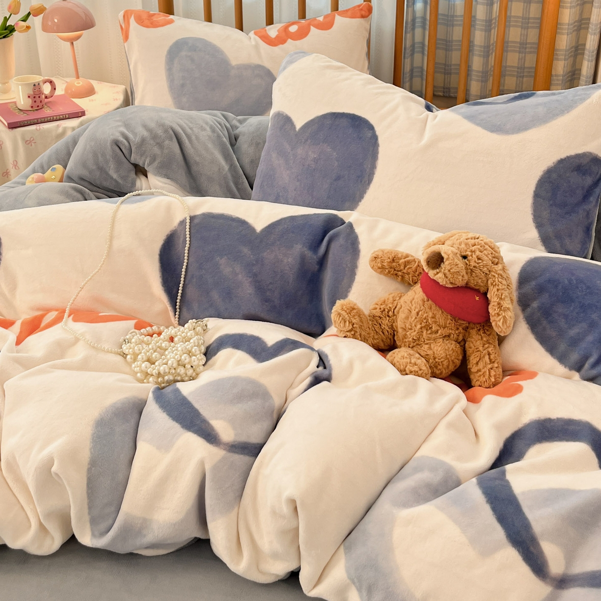 91家纺网 家纺一手货源 找家纺 小叮当家纺仓储工厂店 2025新款牛奶绒印花四件套 爱心絮语