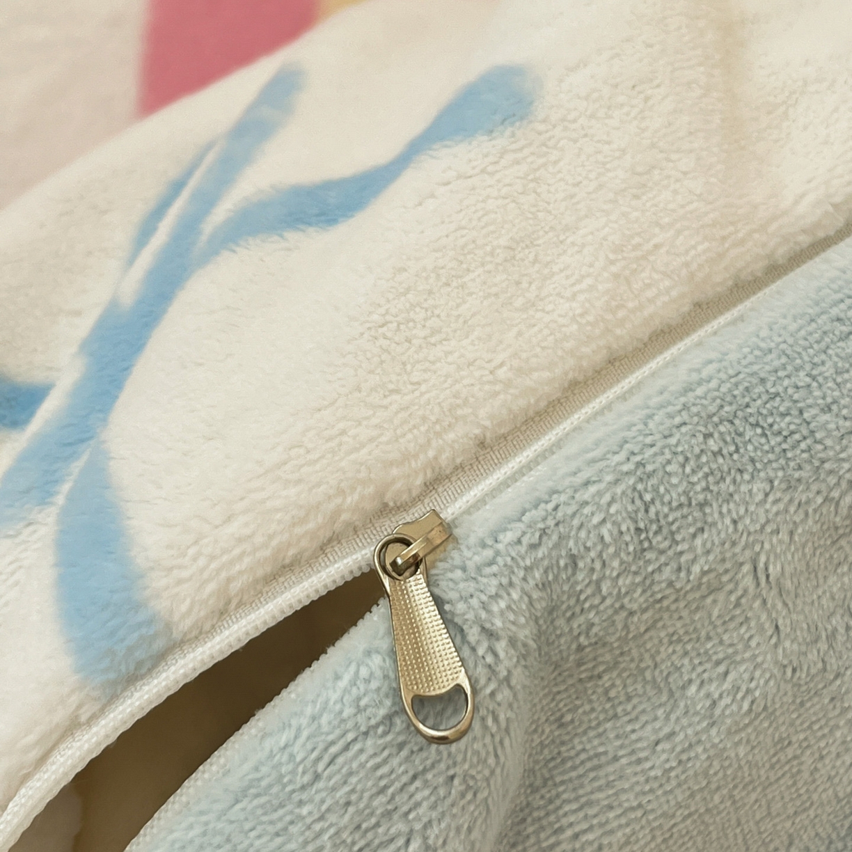 91家纺网 家纺一手货源 找家纺 小叮当家纺仓储工厂店 2025新款牛奶绒印花四件套 平安果