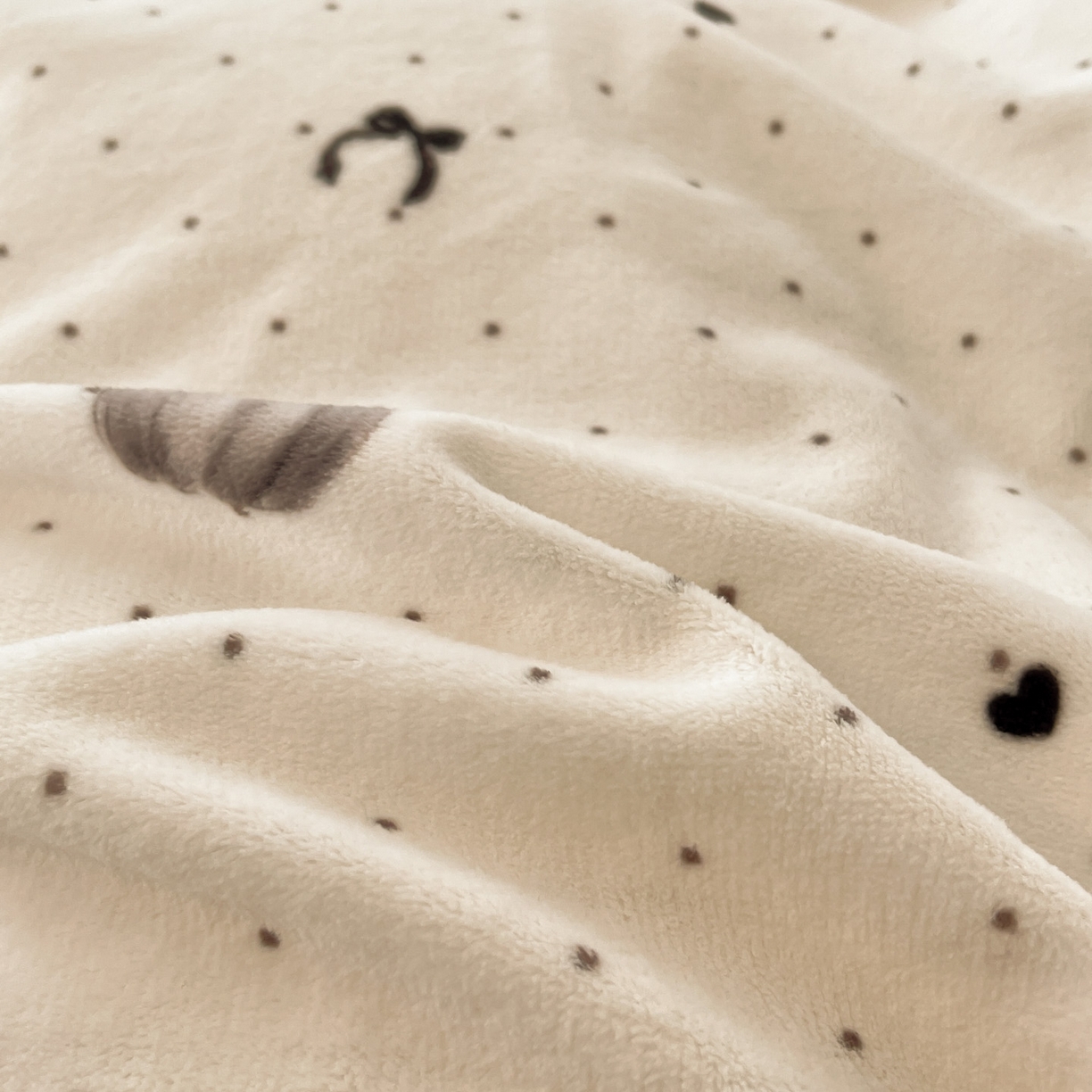 91家纺网 家纺一手货源 找家纺 小叮当家纺仓储工厂店 2025新款牛奶绒印花四件套 简韵南瓜