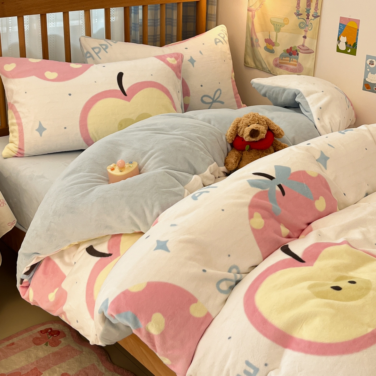 91家纺网 家纺一手货源 找家纺 小叮当家纺仓储工厂店 2025新款牛奶绒印花四件套 平安果